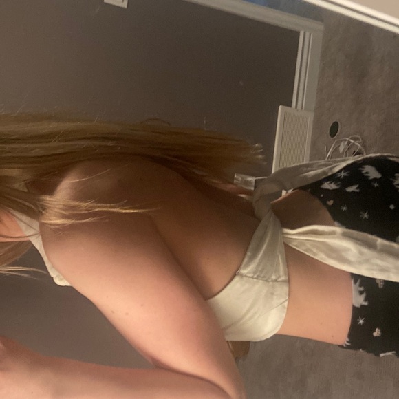 Cropped backless top - Picture 2 of 2